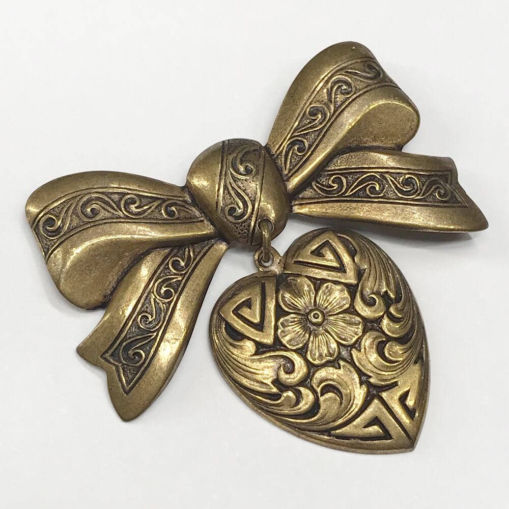 VTG 80s Victorian Brass Filigree Engraved Etched Ribbon Bow Drop Heart Brooch - Picture 7 of 9